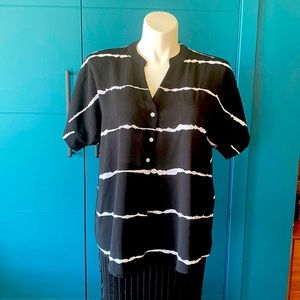 Nice black / white blouse